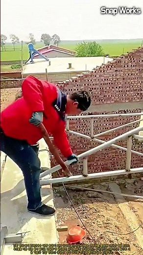 현장의 지혜: 중장비 없이 거대 철골 트러스를 지붕 위에 올리는 놀라운 방법 #worker #process #engineering #handmade #skills