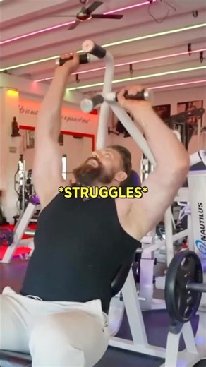 The Struggles of being 7'2" in a normal gym... (The Dutch Giant)