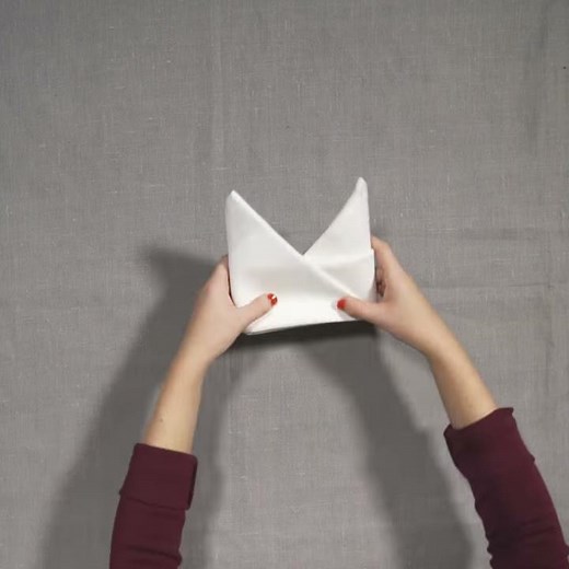 *Anzeige | Servietten falten: Die Bischofsmütze