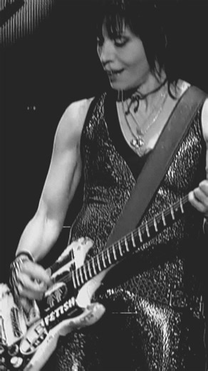 VIP Nation packages available for The Triple Moon Tour this summer w/ Alanis Morissette & Morgan Wade: • One premium seat (varies by location) • Exclusive Joan Jett & the Blackhearts merch only available to VIP ticket holders: t-shirt, screen-printed poster, keychain & commemorative laminate • Limited availability https://www.vipnation.com/tour/2024-0 ✨ | Joan Jett and the Blackhearts