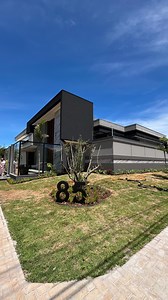 O DNA JS sempre aparece, nos detalhes, nas escolhas e na personalidade de cada ambiente! Vem ver de pertinho minha explicação sobre cada item dessa casa maravilhosa que estamos finalizando em Maracaju/MS! Qual você sonha em ter no seu projeto? Me conta aqui nos comentários. 👇💛 #julianasaraivaarquitetura #arquiteturadeinteriores #projetoresidencial #maracajums #equipedeobra #obraresidencial #designautoral #arquiteturabrasil | Juliana Saraiva Arquitetura & Design