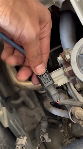 Oxygen Sensor Grip Lock Open #alsharifauto #sensor #mechanic #grip #lock #oxygen #carrepair