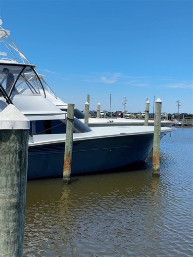 Anthony L Hsieh on Instagram: "Some clips of the 50. One of the videos shows the hole shot and how instant she responds. And all the carbon goodness built for strength and function. Exposed Carbon in her transom, bridge mask, and interior details. @paulscopinich built the beast of a chair for us, one piece stainless. This boat is built for the world tour, specially fitting for Brazil, long runs in grumpy seas. 34k pounds dry weight. Fully loaded 39 knots top speed with 35 knots cruise, 30 knots 