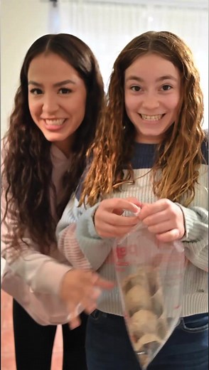 Feeding Cynthia’s Chameleon!🦎What are you scared of?🦗😱 #chameleon #crazymiddles #fearofcrickets | Crazy Middles