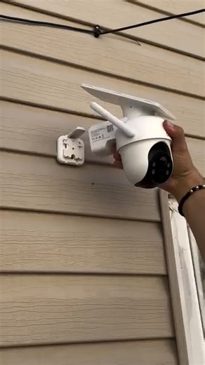 how solar powered security cameras operate using renewable energy for sustainable outdoor monitoring. discover how integrated solar panels charge built-in batteries to support continuous day and night operation with weather-resistant designs. learn about features like wireless connectivity, motion activation, and remote viewing that provide flexible security solutions while minimizing power dependencies 🌞📱 | The Smart Home Guide