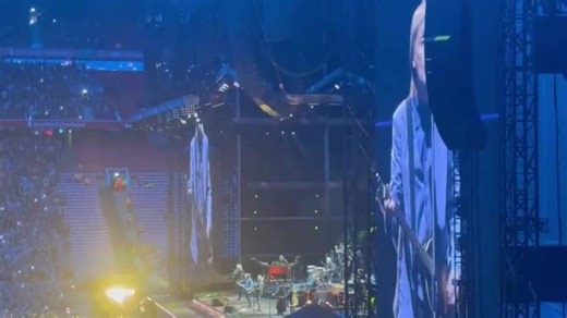 Crowd Erupts as Bruce Springsteen Welcomes Paul McCartney on Stage for Joint Performance