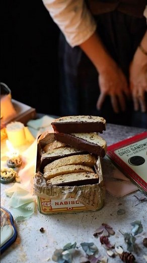 Almond Biscotti is the perfect holiday gift 🎁 recipe in my cookbook! #food