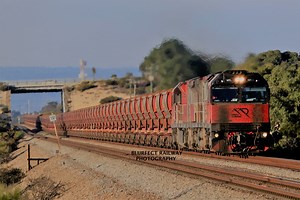 Mineral Resources Limited used to run their own locomotives from Mt Walton to Kwinana pulling about 140 wagons but changed plans and now employ 4 locomotives transporting larger volumes of iron ore to Esperance from Koolyanobbing as seen here with a birds eye view passing Kambalda West on the way back for another load of earth for export yesterday. I drove to the small mining town of Kambalda, about 75 km southeast of Coolgardie and 616 km east of Perth. Kambalda was also known to be within the 