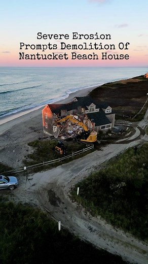 ⌛️ Severe erosion on Nantucket’s south shore led to the demolition Thursday morning of a beach house that had been condemned by the town over the summer. The house at 21 Sheep Pond Road was the latest victim of erosion on the island after 35 feet of the dune was lost to the waves over the past year. A storm in June undercut the southeast corner of the home, causing the deck to collapse into the sand. On Thursday morning, it took a @toscanacorporation excavator less than an hour to bring the beac