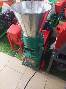 *Produisez votre propre aliment pour poissons avec nos machines de haute qualité !* Vous souhaitez prendre le contrôle de la nutrition de vos poissons et réduire vos coûts ? Nous avons la solution pour vous ! Nos machines de production d'aliment pour poissons sont conçues pour vous aider à créer des aliments de haute qualité, adaptés aux besoins spécifiques de vos poissons. *Notre peletteuse : une solution efficace et économique* Notre peletteuse est facile à utiliser et nécessite peu d'entretie