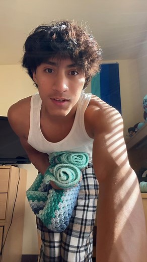 Pattern 👉 https://patternshere.com/unlock/?pattern=granny-square #CrochetLove #crocheting #crochetinspiration #crochetersofinstagram #crochet | Crochet Tutorial