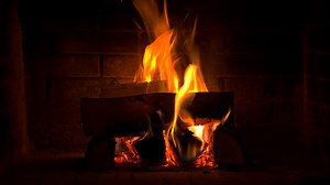 4K HDR Fireplace REALTIME - 6 Hours - Relaxing Fire Burning Video Crackling Sounds - NO LOOP - UHD