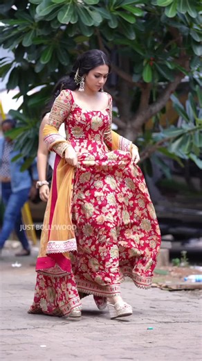 Reem Shaikh looking so gorgeous()