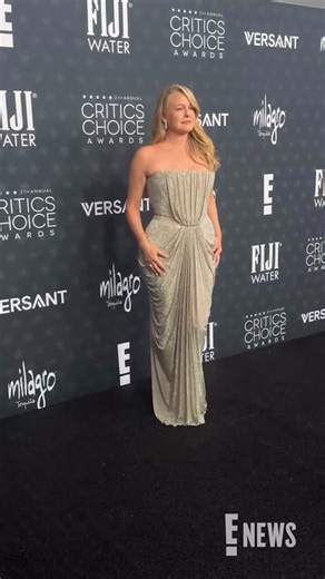 E! News on Instagram: "We’re totally buggin’ because Alicia Silverstone looks incredible on the #CriticsChoice carpet. ❤️ #AwardsSeason"