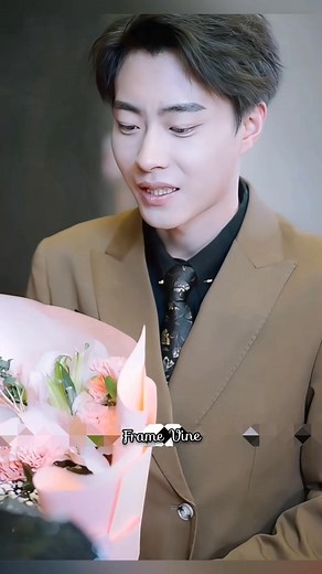 20K views · 333 reactions | Maa ne apne bete Ko chhod Diya | Frame Vine | Facebook