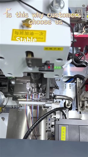 JH-09B-4J Fully Automatic Double-End Crimping, Housing Insertion & Twisting Machine All-in-one automation combining: 🔹 Double-end crimping 🔹 Housing insertion 🔹 Twisted-wire output (1-to-4 groups) 🔹 CCD/AI visual inspection ✔ Checks wire sequence / strip length / housing insertion position ✔ Supports 2P–12P housings via vibratory feeder ✔ Output capacity: 900 sets/hour ✔ Stable mass production with consistent quality Ideal for wire harness factories upgrading to AI-supported quality control 