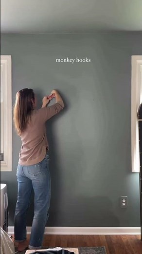 How to Hang a Heavy Mirror or Artwork #homedecorating #howto