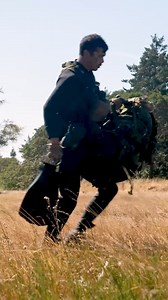 2.4K views · 39 reactions | Ils font du rappel en hélicoptère, sautent en parachute de n’importe quel aéronef et nagent à partir de n’importe quel navire. Ce sont vos éclaireurs-patrouilleurs. Ce cours est-il le plus difficile et le plus captivant des FAC? Écoutez l’épisode du Balado de l’Armée canadienne consacré à l’éclaireur-patrouilleur. Lien dans la bio de l’Armée canadienne. | Armée canadienne | Facebook