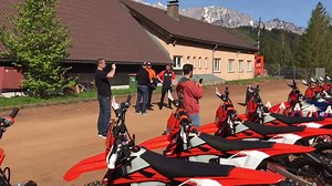 2018 KTM 250 TPI fuel injection intro in Erzberg. | Motocross Action