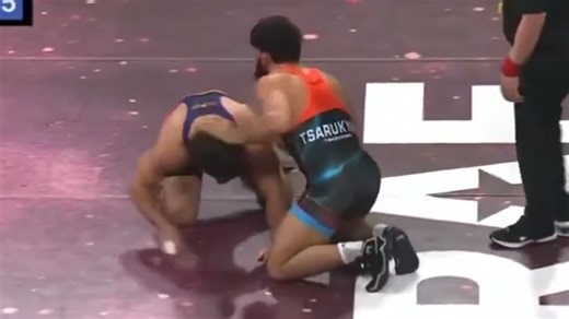 Arman Tsarukyan dérape encore: la star de l’UFC perd ses nerfs et provoque une bagarre générale lors d’un combat de lutte libre