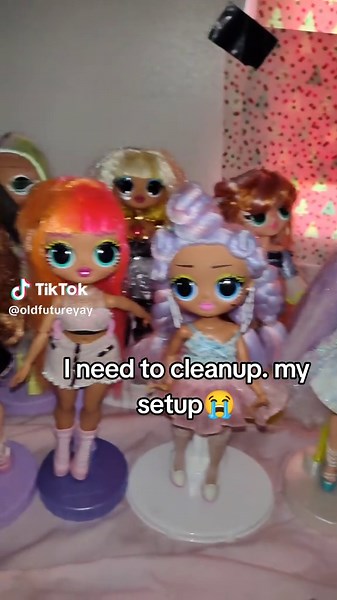 oldfutureyay (@oldfutureyay)’s videos with Extra (Like O.M.G.) - L.O.L. Surprise!