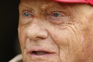 Lauda en Marko: 'Waarom zouden grid girls moeten verdwijnen?'