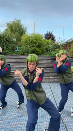 再び火影の闘志を再燃させるナルトダンス