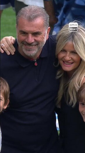 Tottenham Hotspur just can't stop showing off that Europa League trophy 🤍🏆