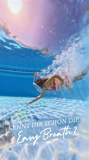 𝐴𝑛𝑧𝑒𝑖𝑔𝑒/ Schon mal mit einer Easy Breath Maske getaucht? Ich hätt ja nicht gedacht, dass das Schnorcheln damit im Pool und Meer sowas von Spaß macht! 🏝️🤿 Sogar Hannes und mir🤭🥳… 👉 Kein Wasser schlucken – egal ob abtauchen oder Wellen. 👉 180° Rundumsicht – wie Kino unter Wasser. 👉 Null Beschlag – die Luft zirkuliert clever. 👉 Atmen? Easy – durch Mund und Nase. 👉 Dry-Top-Technik – schützt, wenn doch mal ne Welle kommt. Und jetzt das Upgrade: ✨ Mit den neuen Modellen kannst du sogar