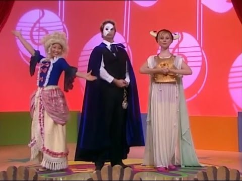 Hi-5 Sharing Stories- The Three Famous Singers