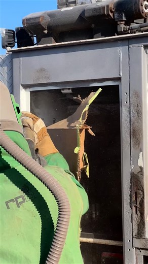 Rate this masking job 🚶‍♂️ Call our office if you would like to schedule a project - - - Serving southern Ontario with industrial commercial/ residential abrasive blasting and coating - - - #pdblasting #ontario #southernontario #ontariocanada #abrasiveblasting | PD Blasting Ltd.