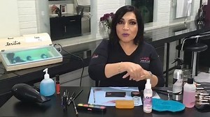 1.6K views · 101 reactions | Porque siempre ha sido muy importante la higiene en el maquillaje y más ahora en tiempos difíciles. Te compartimos este pequeño tutorial de como limpiar tus pinceles. Si quieres aprender más sobre esto te invitamos a una clase sin compromiso para que vivas las experiencia de lo que es aprender con Irma de Zuñiga. | Irma de Zúñiga Make Up Art University | Facebook