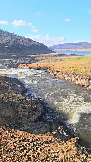 Due to popularity I am posting this short video of the sight & sound at Providence Portal, Lake Eucumbene. Filmed on Sunday 16 November 2025 when the lake was at at 43.03% and rising. For those who may not know this is the water entering Lake Eucumbene after its journey through the Murrumbidgee-Eucumbene tunnel being diverted here from the Murrumbidgee River (Tangtangara Reservoir). Also, did you see my Pic of the week in The Monaro Post this week yet? Weather observations for Adaminaby for Thur