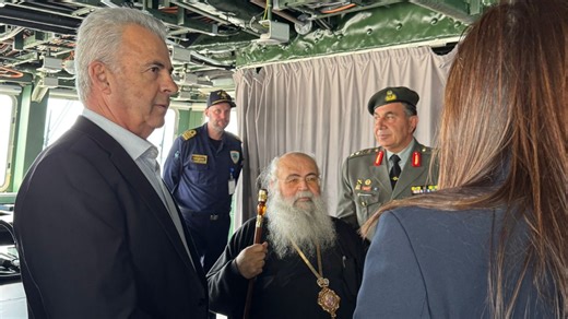 ΒΙΝΤΕΟ&ΦΩΤΟ: Στη φρεγάτα «Κίμων» Φυτιρής, Αρχιεπίσκοπος Γεώργιος και Χατζημανώλη | AlphaNews