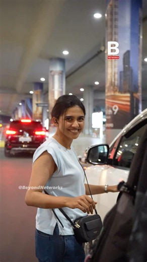 Mamitha Baiju Spotted at Hyderabad Airport ✈️❤️ | Premalu Star Arrives in Style | Beyond Networks