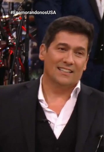 ¡No olvidamos esa propuesta de ver a #RafaAraneda, conduciendo el programa en traje de baño! 🫢😅 ¿Les gustaría verlo así?🤣 Durante este mes del amor TODO puede pasar en @Enamorándonos USA 🔥 No te pierdas el programa más romántico de la TV de lunes a viernes 8P/7C por UNIMÁS 💘 #Enamorandonos #KiaraLiz #RafaAraneda #AnaPatricia #realityshow #romance #amor #parejas #relaciones #amorosos #clippeo