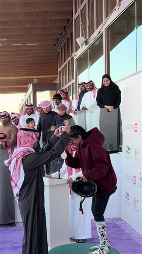 الشعب الصيني مالهم حل 😂😂