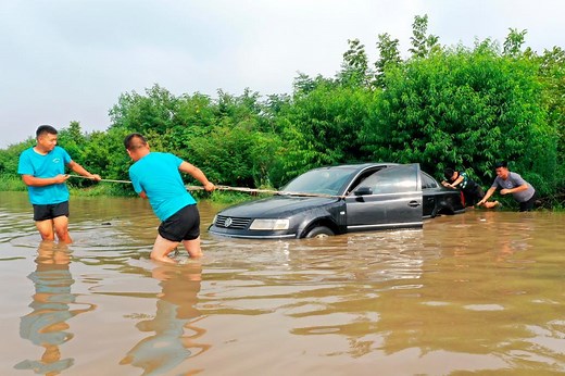 Massive floods rip through china
