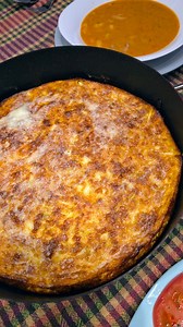 Pita sa tikvicama i sirom. RECEPT ću vam ostaviti u linku u komentaru ispod reels-a. #tikvice #sir #pita | Kuhaj i Peci