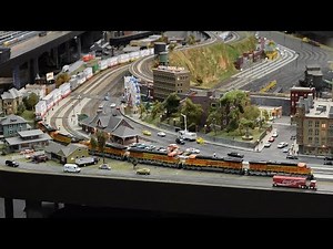 Long BNSF stack train in HO scale - 7 diesels, 78 wells at the PMRRC