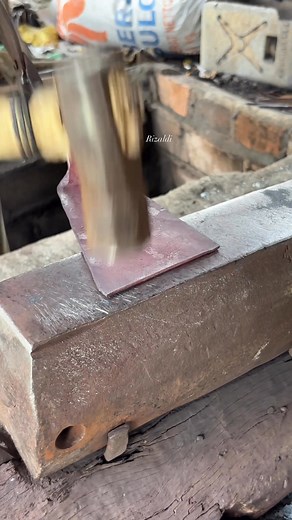 Look at this blacksmith making a very unique and interesting spatula cooking tool #blacksmith #blacksmith_challenge #traditionalblacksmith #CulturalHeritage #MetalArt #metalwork #handmade #travel #forging #ueropa | Rizaldi
