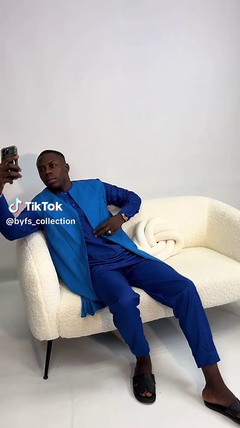 Ensemble 3 pièces gilet de chez FSCOLLECTION 🤩 Capture ton modèle et envoie moi sur whatsapp : 07.60.27.96.52 Ce modèle est à 90€ . Modèle : @fouss _ dltc _ #tenueafricaine #homme #westaf #tiktokfrance #iledefrance