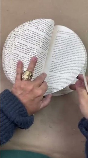 Book folding instructions for hanging circles. 😉#diyhomedecor