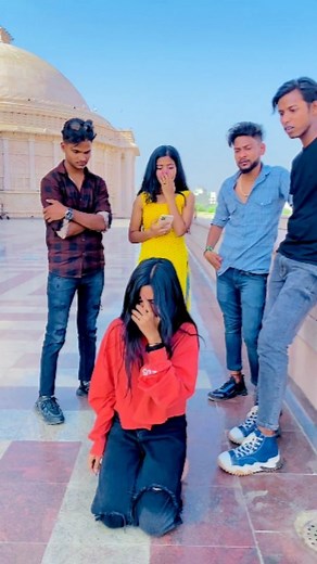 Unique..annu on Instagram: "Pal bhar me kaise badlte h rishte😭💔 . . . . . . #ａｌｏｎｅ #sad #reelsinstagram #broken💔 #heartbroken #instagramreels #sad #breakup #nolove #ｓｉｎｇｌｅ #brokenheart #sadlovequotes #sadlife"