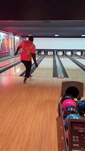 Bowling Loft Game Strong! 🤣🤣💪🏿💪🏿💪🏿 #hititharder #hypedpearl #bowling