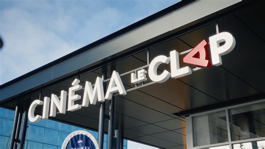 ✨Aujourd'hui, toute l'équipe a eu l'immense plaisir d'accueillir les familles de nos clients au cinéma Le Clap pour une journée inoubliable. Une rencontre féerique avec le Père Noël et son lutin Farfelu, un spectacle enchanteur avec un magicien, et la projection en avant-première du tout nouveau film de Disney, Zootopia 2. Les sourires des enfants, l'émerveillement dans leurs yeux devant les tours de magie et la joie partagée en famille ont rendu ce moment vraiment spécial. C'est avec beaucoup d