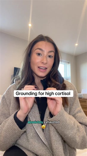 Grounding lowers your cortisol levels If you’re looking for a grounding mattress cover like I have you can use the link in my bio for 10% off Down To Ground. Such an easy hack to level up your health without having to do anything. #grounding #highcortisol #cortisolface