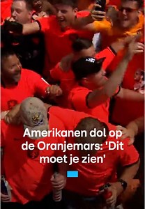 De Amerikanen gaan helemaal los op de Oranjebus en de stoet. Ze komen woorden te kort.