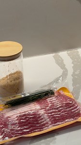 If you’re hosting friends this season, make THESE 😍 Candied Bacon Crackers using Back to Nature’s Crispy Wheat Crackers = instant crowd-pleaser. | Back to Nature