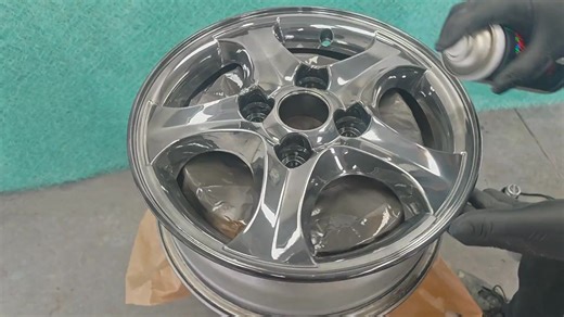 Painting a wheel rim with NeoChrome spray NCHs : the first chrome paint that you can clearcoat with a spraycan NeoChrome paint is now available in spray cans, so even those who do not have a spray gun or airbrush can give any primed object a chrome finish. NeoChrome spray is a paint system. Product page: https://www.stardustcolors.co.uk/chrome-paint/1896-neochrome-spray.html NeoChrome is a corrosion- and UV-resistant paint that ensures a durable appearance without rust or yellowing. * Summary: 1